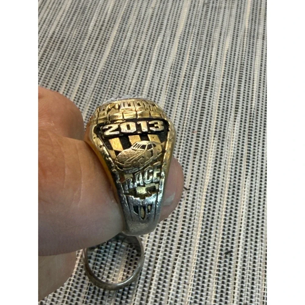 Jostens 2013 High School Class Ring Gold Tone Clear Stone Flag Race Car Jaison